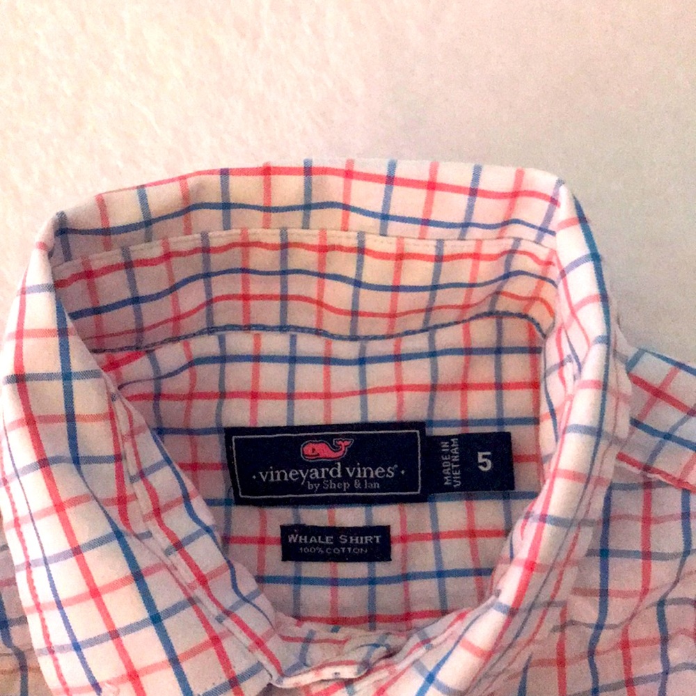 Vineyard vines! Boys whale shirt